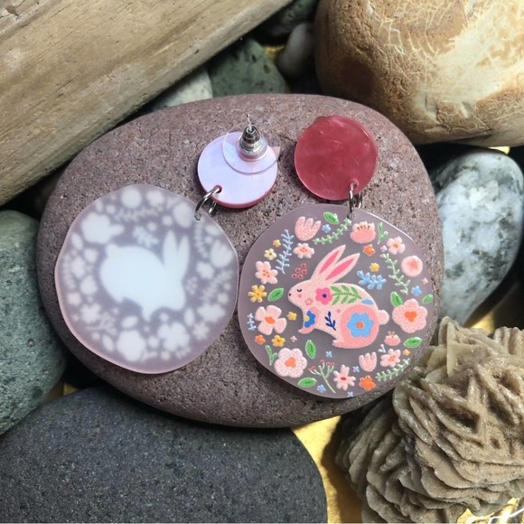 Sweet Bunny dangle acrylic earrings - Picture 4 of 6